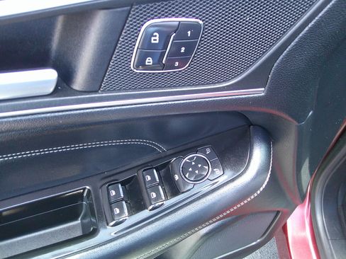 Used 2015 Ford Edge Titanium image 10