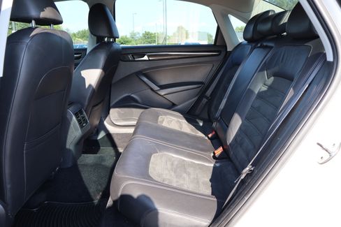 Used 2014 Volkswagen Passat 1.8T SEL Premium image 11