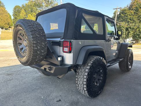 Used 2015 Jeep Wrangler Sport image 4