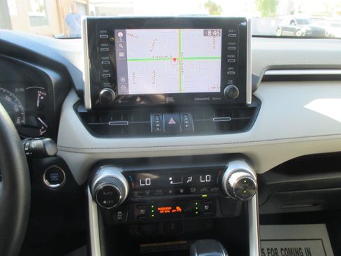 Used 2021 Toyota RAV4 Limited image 7