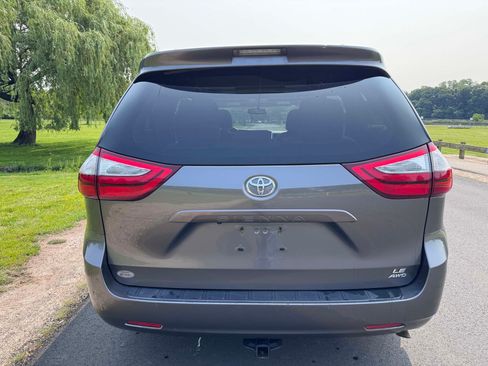 Used 2017 Toyota Sienna LE image 30