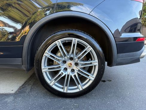 Used 2016 Porsche Cayenne S image 7