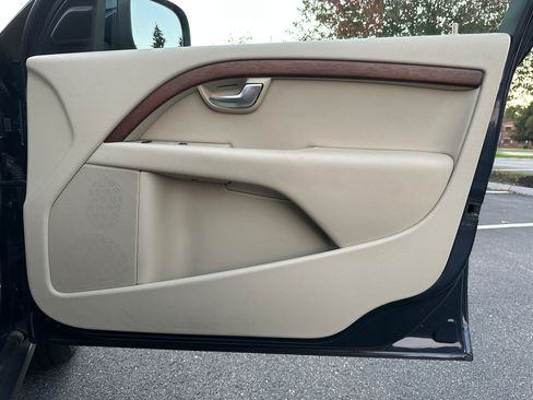Used 2010 Volvo XC70 3.2 image 61