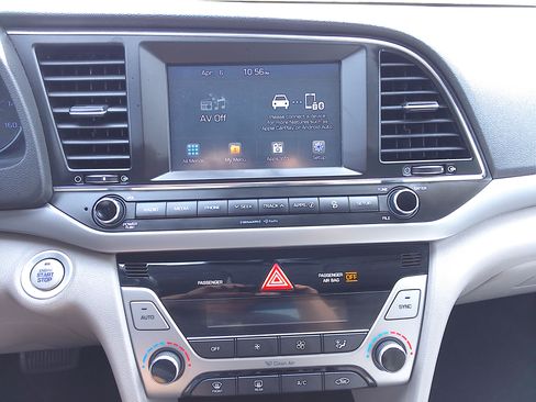 Used 2017 Hyundai Elantra Limited image 15