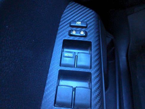Used 2015 Toyota RAV4 LE image 24