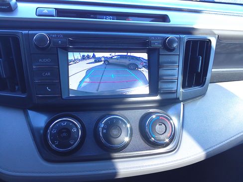 Used 2015 Toyota RAV4 LE image 16
