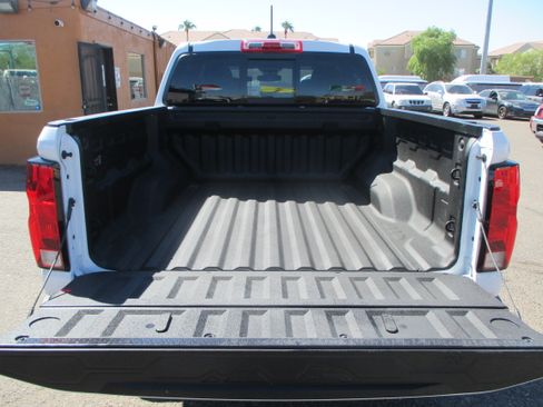 Used 2025 Chevrolet Colorado W/T image 9