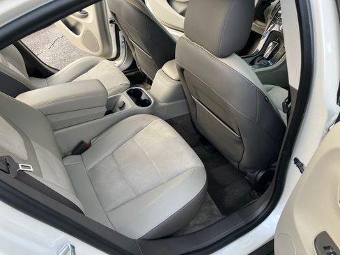 Used 2013 Chevrolet Volt Premium image 8
