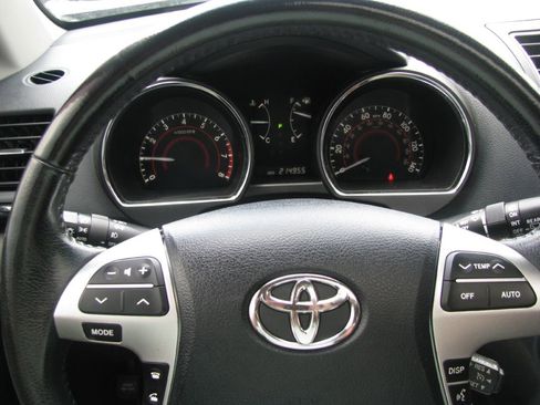 Used 2013 Toyota Highlander Limited image 9
