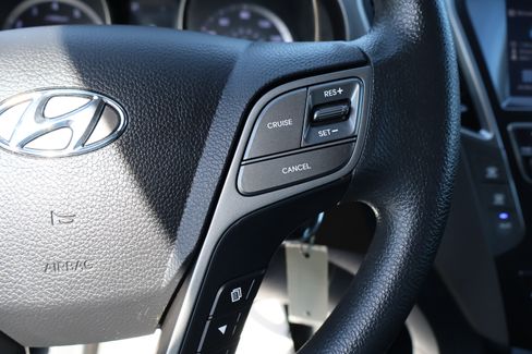 Used 2019 Hyundai Santa Fe XL SE image 24