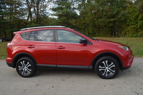 Used 2016 Toyota RAV4 LE image 6