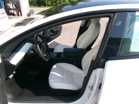 Used 2021 Tesla Model 3 Performance image 11