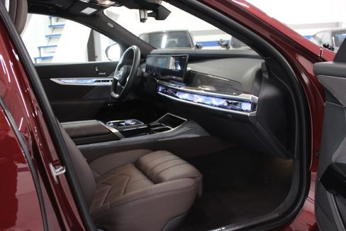 Used 2023 BMW i7 xDrive60 image 58
