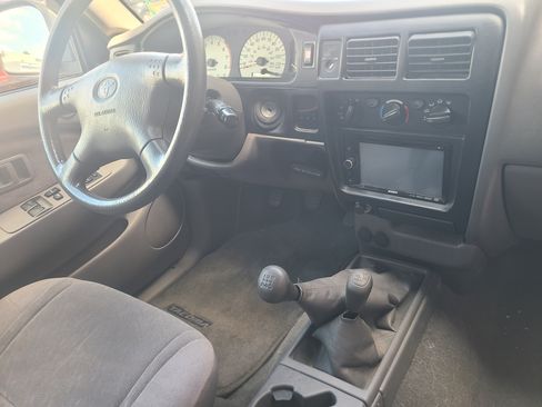 Used 2004 Toyota Tacoma image 17