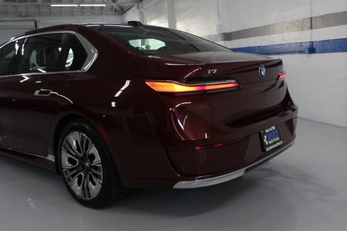 Used 2023 BMW i7 xDrive60 image 11