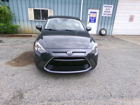 Used 2016 Scion iA image 5