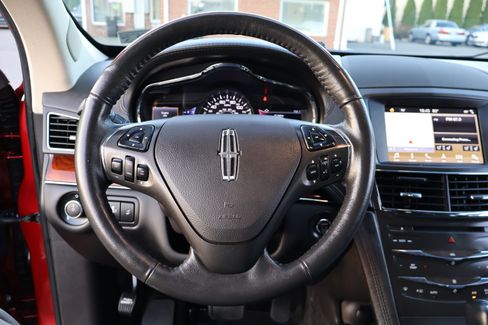 Used 2018 Lincoln MKT image 22