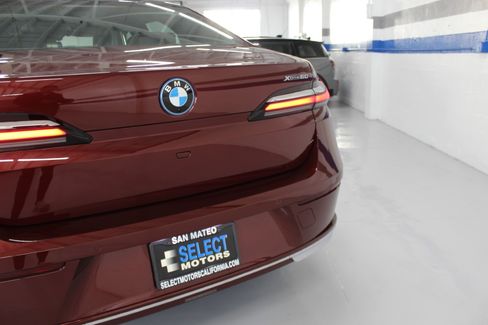 Used 2023 BMW i7 xDrive60 image 10