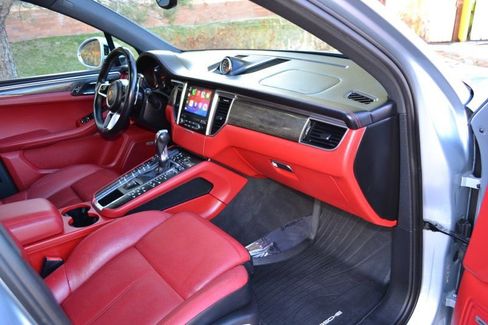 Used 2017 Porsche Macan image 24