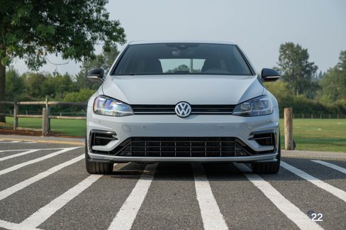 Used 2019 Volkswagen Golf R image 8