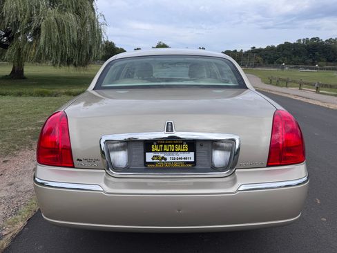 Used 2007 Lincoln Town Car Signature image 35