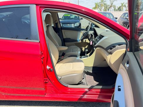 Used 2012 Hyundai Accent GLS image 17