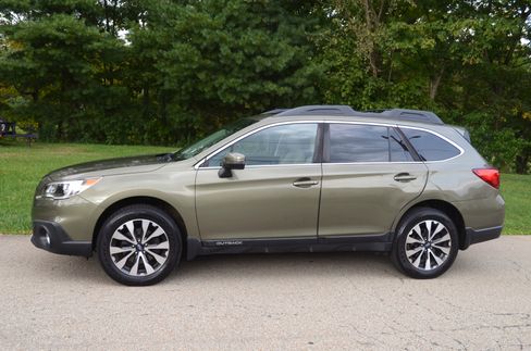 Used 2017 Subaru Outback 2.5i Limited image 1