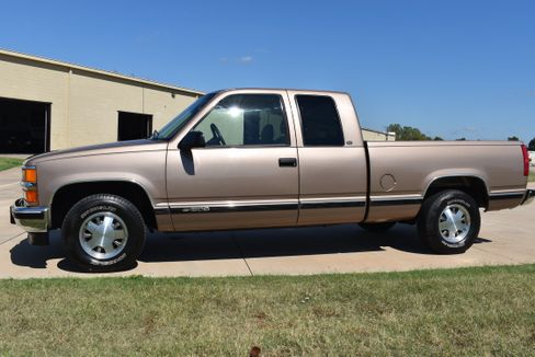 Used 1997 Chevrolet Silverado 1500 C/K Truck image 2