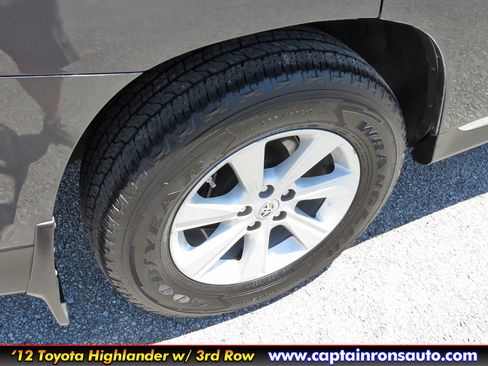 Used 2012 Toyota Highlander LE image 18