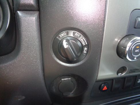 Used 2012 Nissan Titan SV image 55