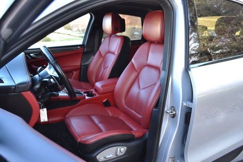 Used 2017 Porsche Macan image 30