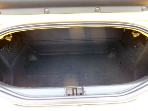 Used 2005 Chrysler Crossfire Limited image 17