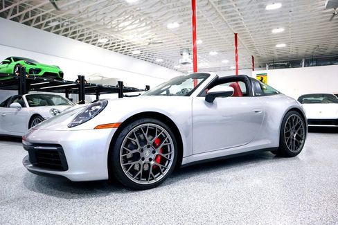 Used 2021 Porsche 911 Targa 4S image 1