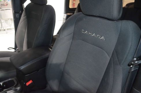 Used 2018 Jeep Wrangler Unlimited Sahara image 14