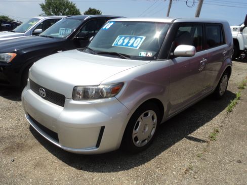 Used 2008 Scion xB image 1