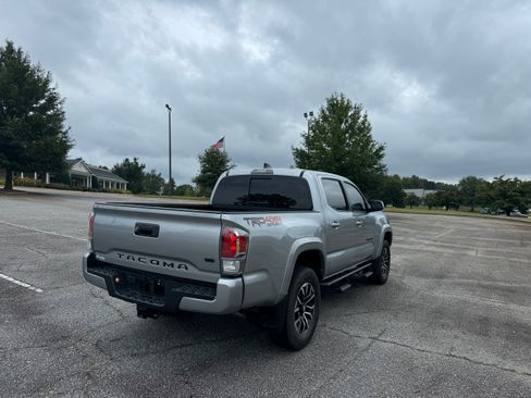 Used 2020 Toyota Tacoma TRD Sport image 6