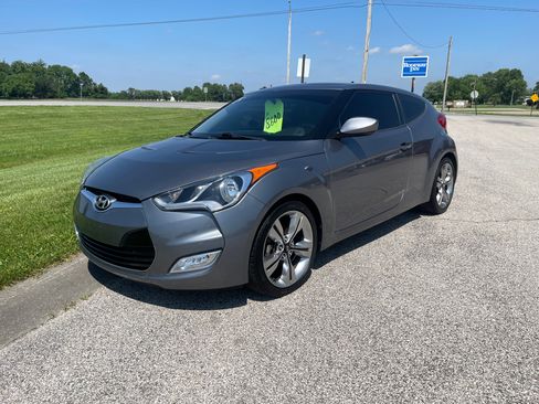 Used 2015 Hyundai Veloster image 1