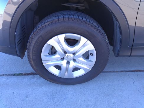 Used 2015 Toyota RAV4 LE image 33