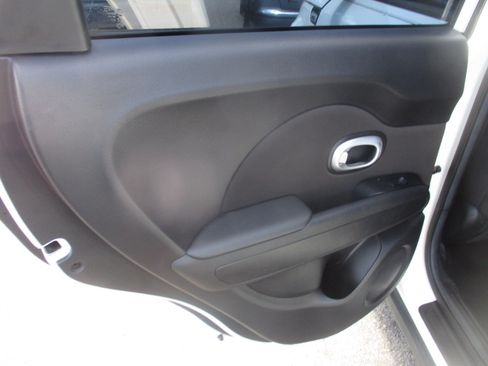 Used 2016 Kia Soul image 15