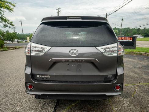 Used 2015 Toyota Sienna SE image 7