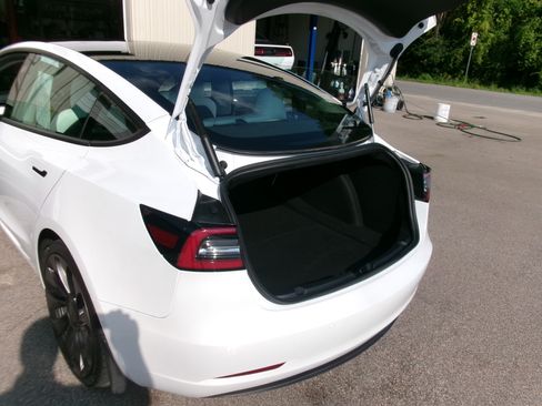 Used 2021 Tesla Model 3 Performance image 9