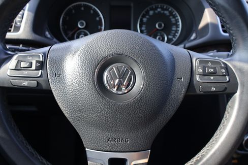 Used 2014 Volkswagen Passat 1.8T SEL Premium image 21