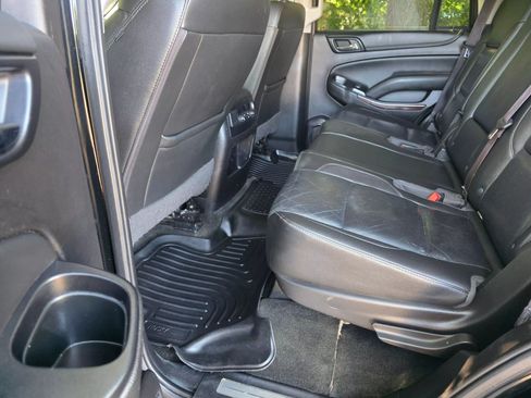 Used 2017 GMC Yukon SLT image 10
