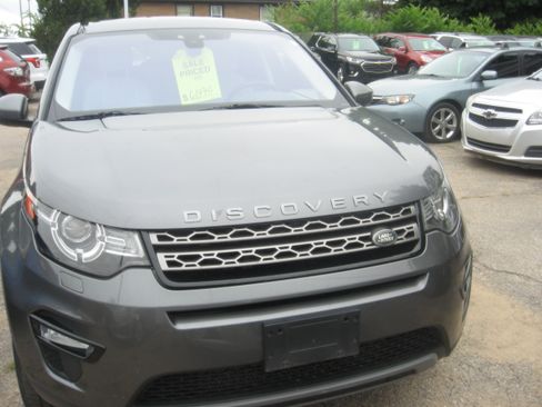 Used 2016 Land Rover Discovery Sport SE image 2