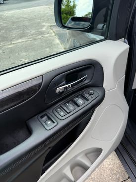 Used 2020 Dodge Grand Caravan SE image 6