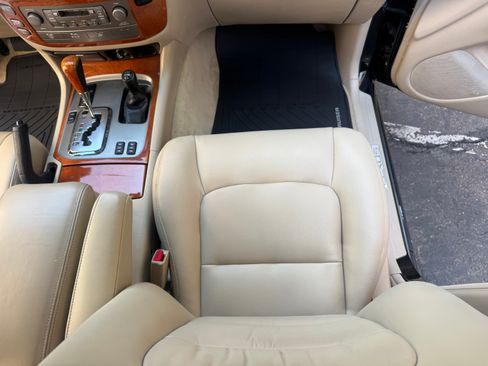 Used 2005 Lexus LX 470 image 25