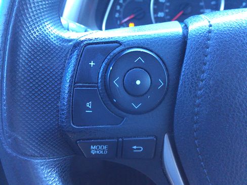 Used 2015 Toyota RAV4 LE image 27