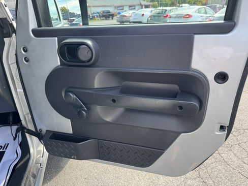 Used 2007 Jeep Wrangler X image 12