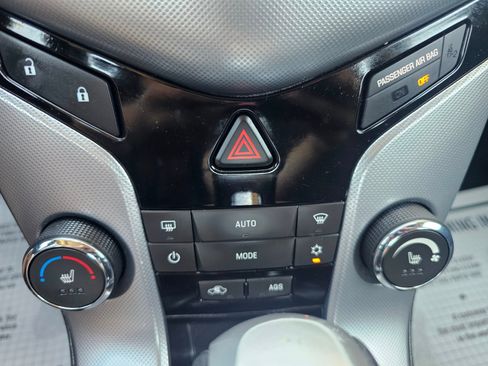Used 2011 Chevrolet Cruze LTZ image 11