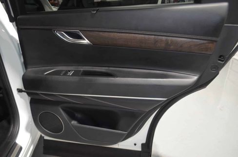Used 2024 Genesis GV80 2.5T image 18